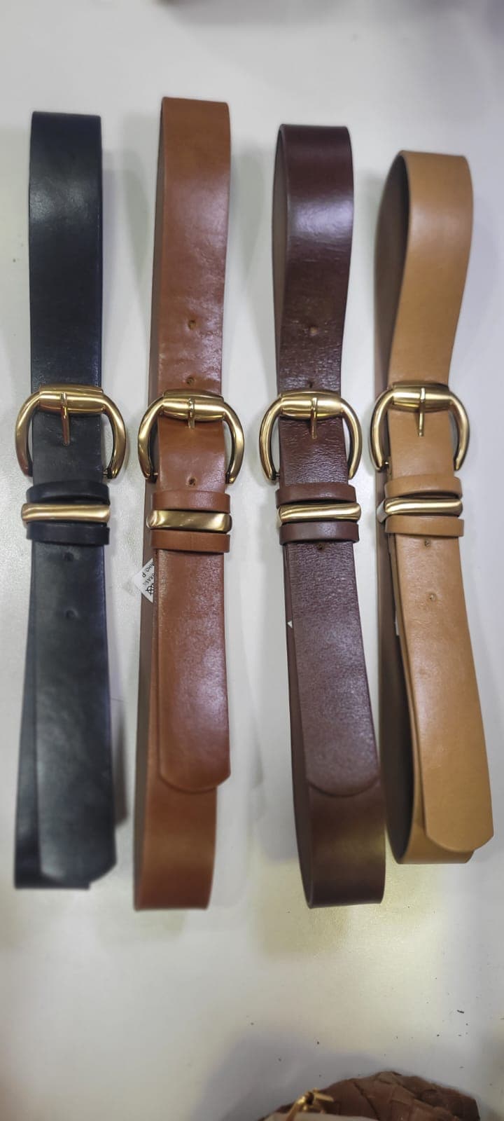 Cinto em couro legítimo fivela ouro velho escorvado couro flair