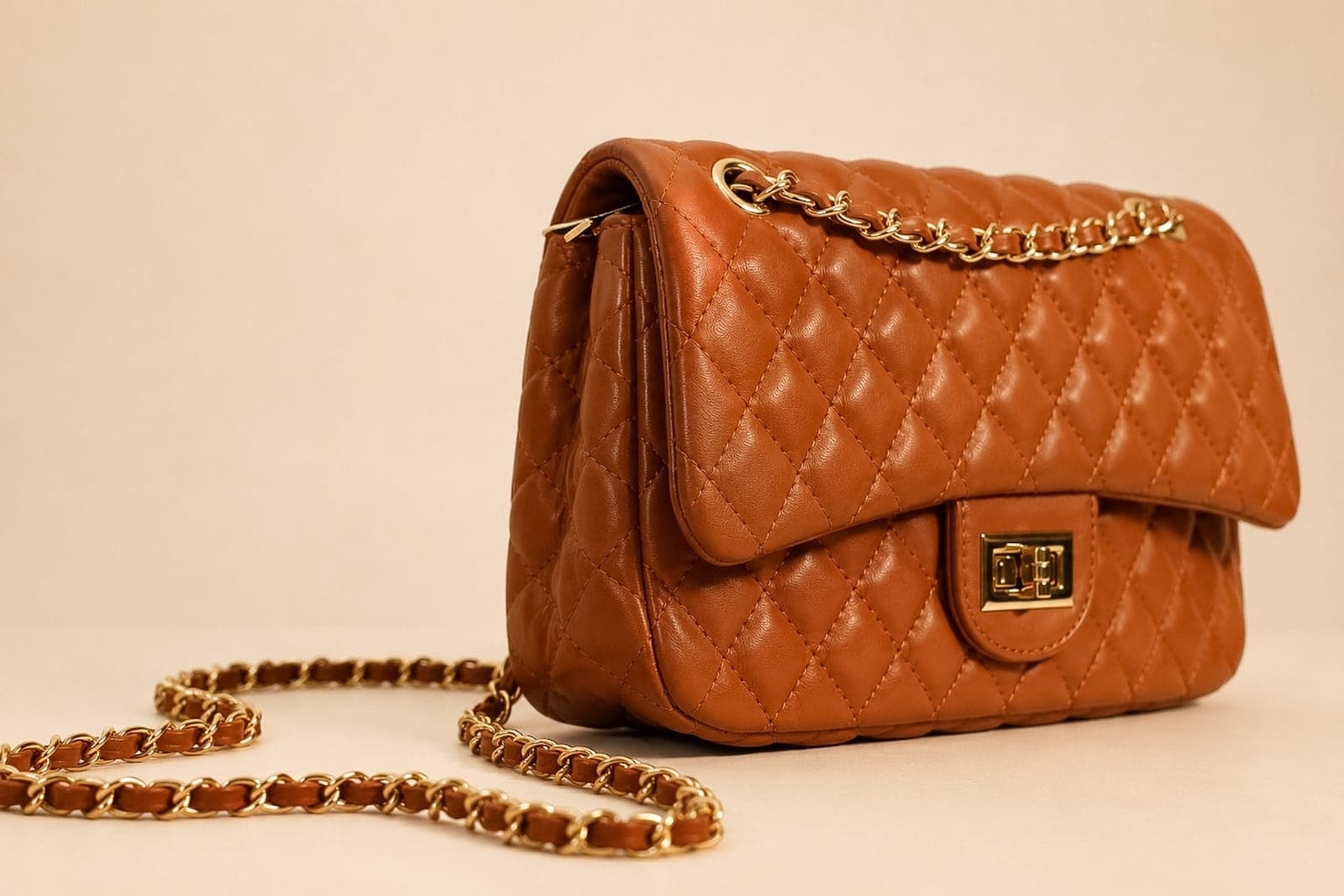 Bolsa beg inspiração surreal sintético pu alça de corrente dourado com transado, com fecho dourado
